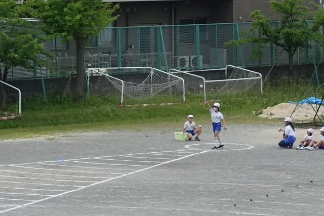 ソフトボール投げ