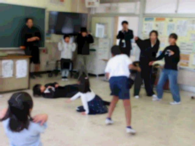 縦割り遊び（だるまさん）