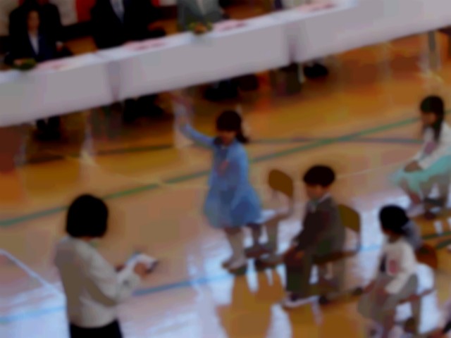 手を上げてお返事