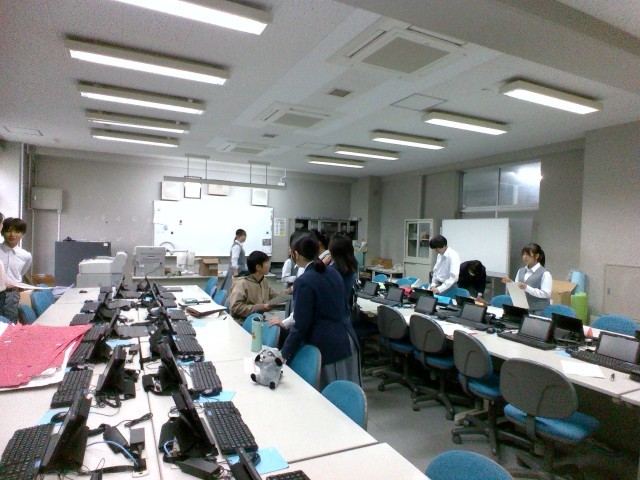会議終了後、担当の先生と相談中