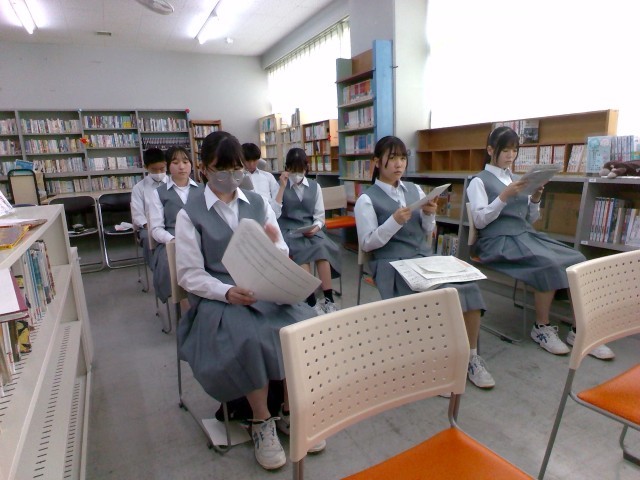 中継のために集まった委員会の委員長