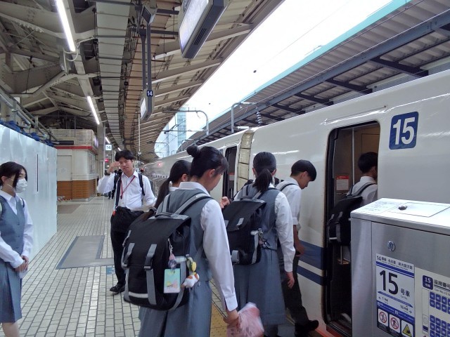 新幹線へ乗り込み