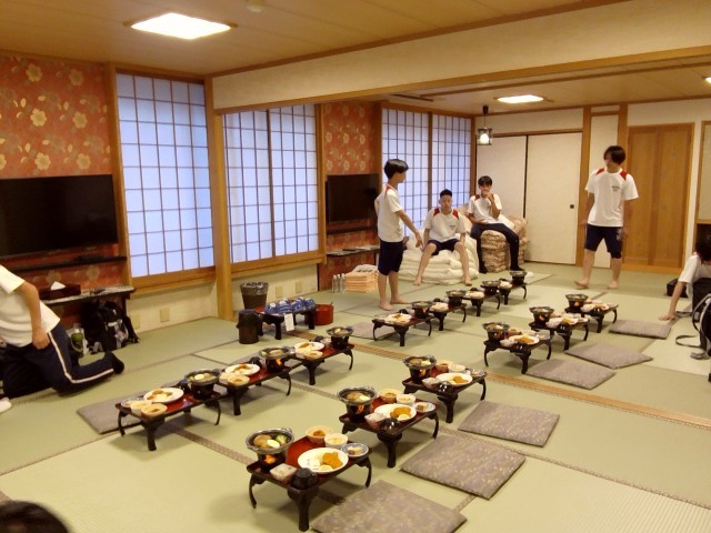 夕食は各部屋で