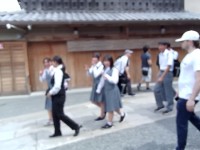 伏見稲荷大社の参道で