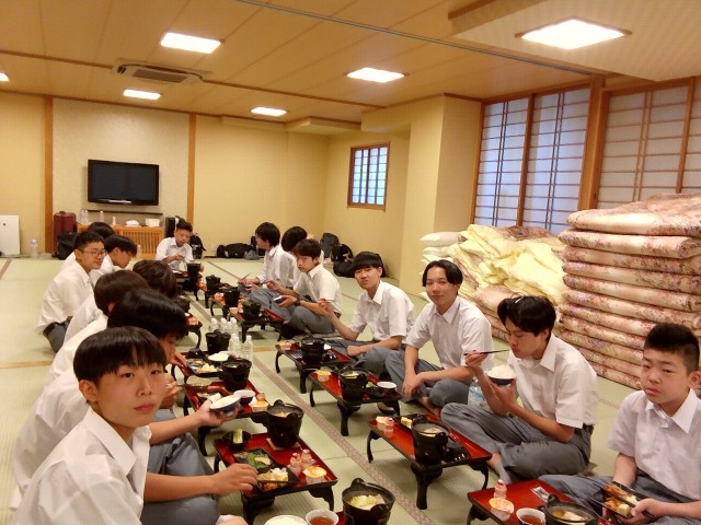 旅館での最後の食事